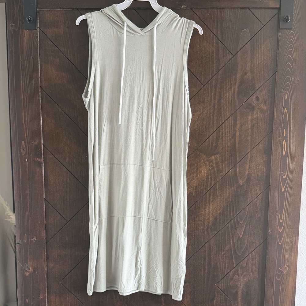 Magic Fit Sleeveless Hooded Midi Dress in Light Sage